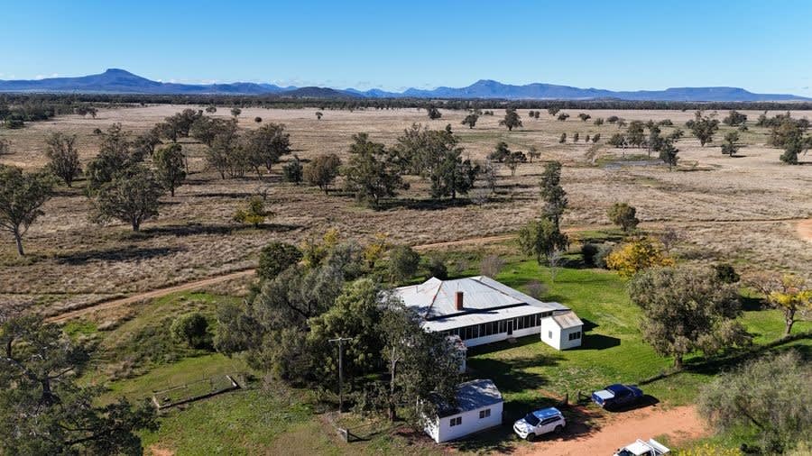 Click to view all images 125-291 GOORIANAWA ROAD Mount Tenandra NSW 2828 - Image 2