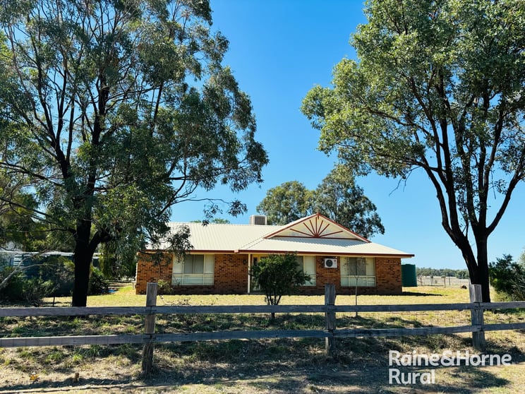 Click to view all images 1300 Carnarvon Highway Roma QLD 4455 - Image 1