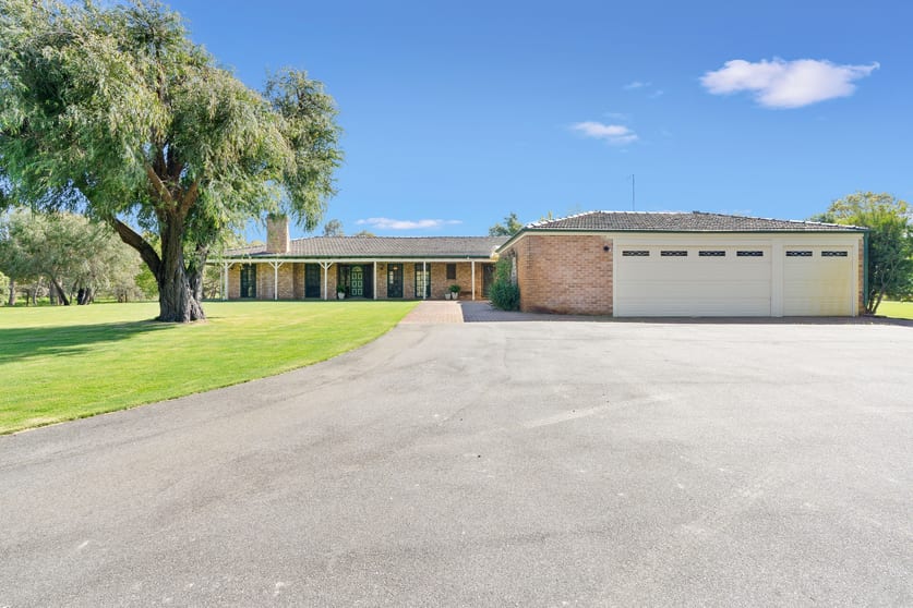 Click to view all images 102 St Blaise Grove North Dandalup WA 6207 - Image 2