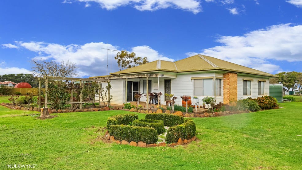 Click to view all images 3960 Dartmoor-Hamilton Road Grassdale VIC 3302 - Image 3
