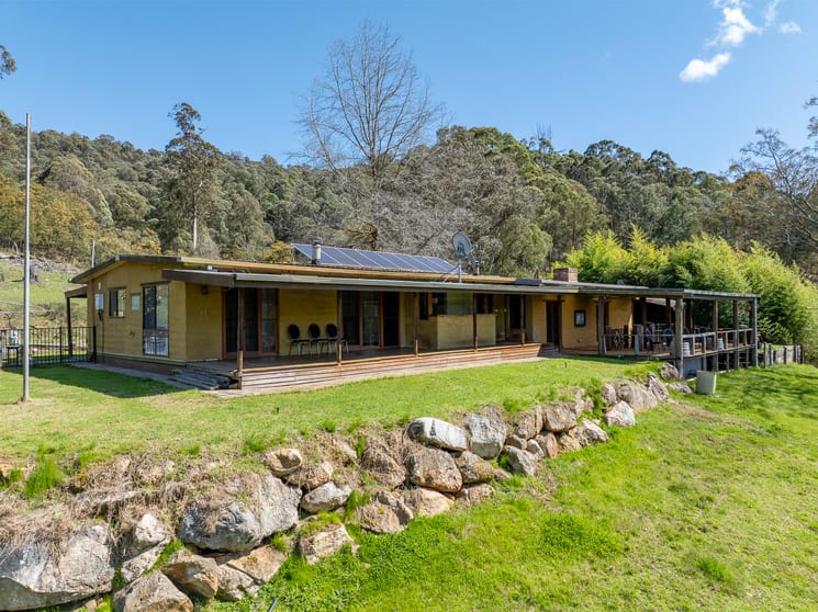 Click to view all images 3256 OMEO HIGHWAY Tallandoon VIC 3701 - Image 2