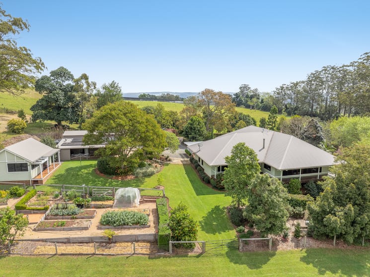 Click to view all images "Firewheel" 54 Spencer Road Ravensbourne QLD 4352 - Image 1