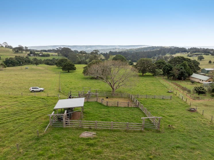 Click to view all images "Firewheel" 54 Spencer Road Ravensbourne QLD 4352 - Image 2