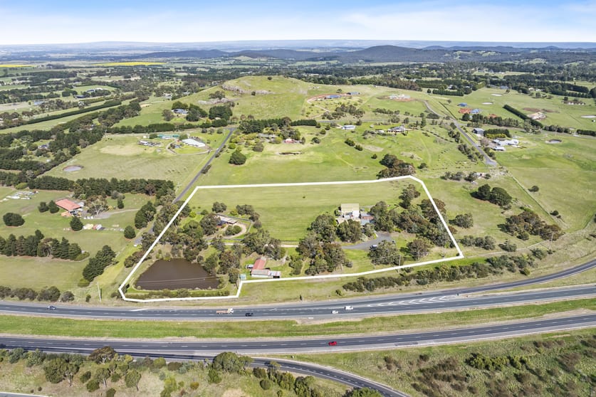 Click to view all images 33 Cadana Road Gisborne South VIC 3437 - Image 1