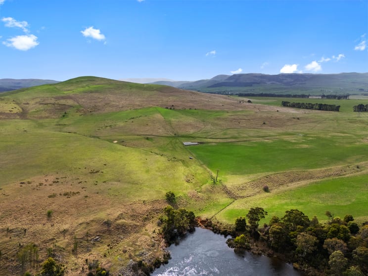 Click to view all images . Lake Repulse Road Ouse TAS 7140 - Image 2