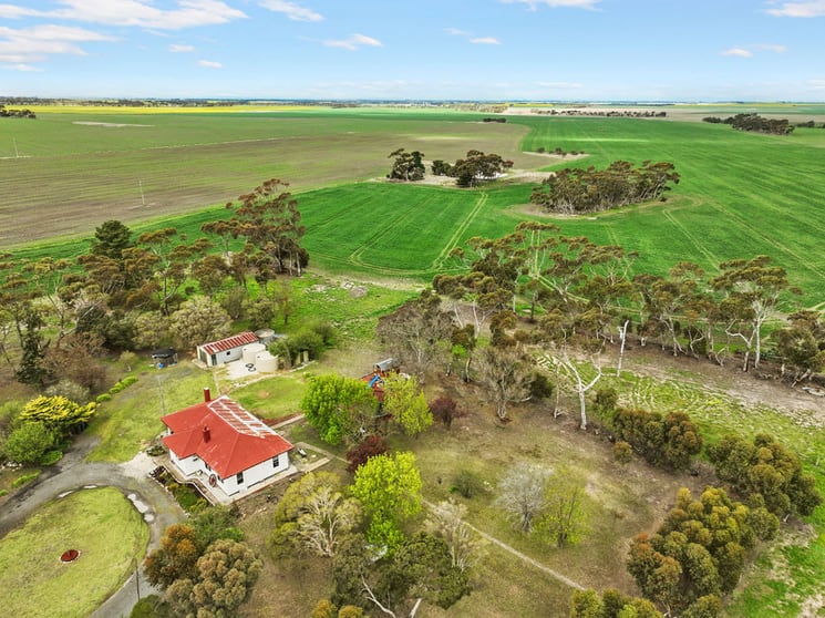 Click to view all images 1047 Rokewood-Shelford Road Shelford VIC 3329 - Image 1
