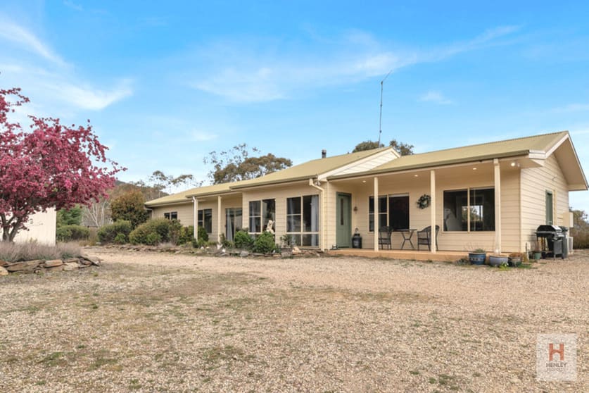 Click to view all images 327 Warrens Corner Road Numeralla NSW 2630 - Image 2