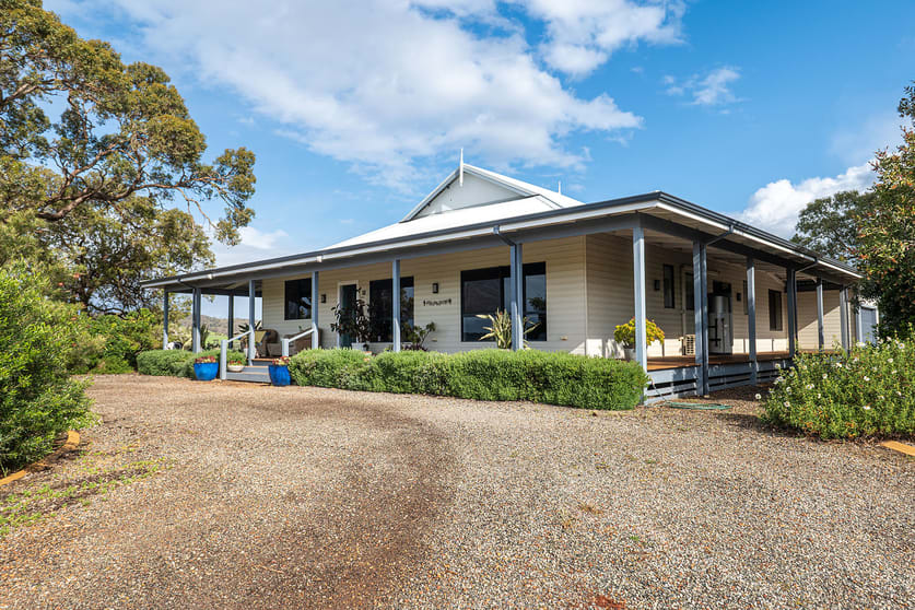Click to view all images 71 Crest Hill Road Bindoon WA 6502 - Image 2