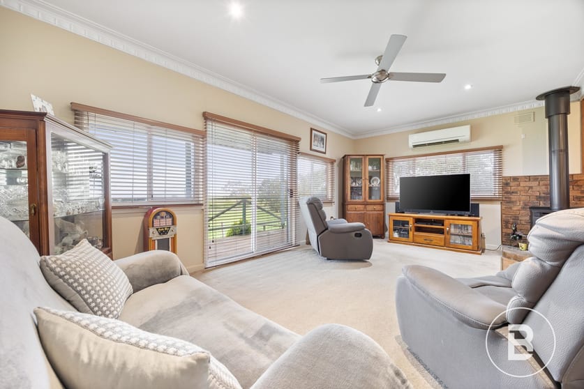 Click to view all images 353 Buninyong-Mount Mercer Road Durham Lead VIC 3352 - Image 3