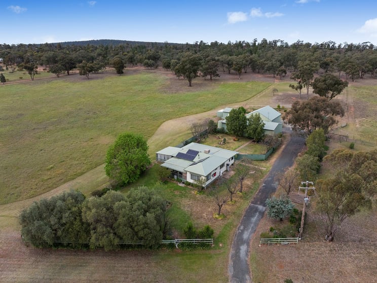 Click to view all images 248 Bygoo Road Ardlethan NSW 2665 - Image 2