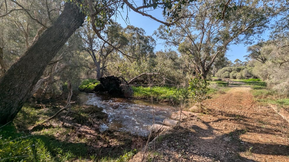 Click to view all images 638 Chitna Road Neergabby WA 6503 - Image 3