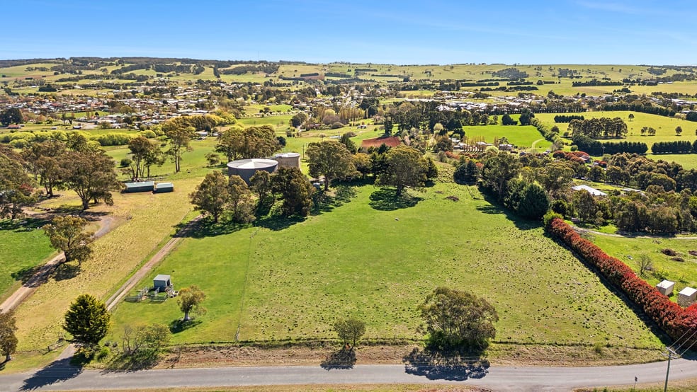 Click to view all images 77 Reservoir Road Crookwell NSW 2583 - Image 1