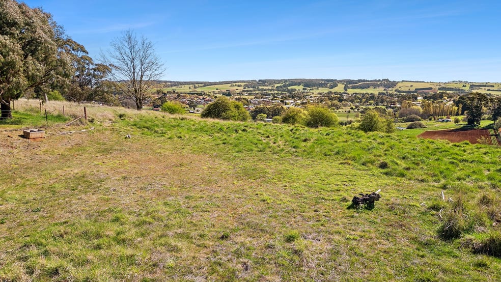 Click to view all images 77 Reservoir Road Crookwell NSW 2583 - Image 2