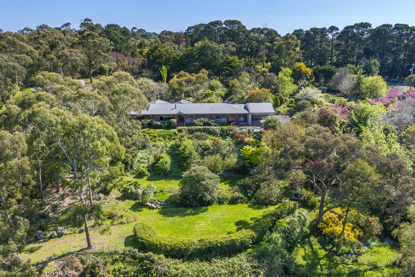 Click to view all images 249 Couangalt Road Gisborne South VIC 3437 - Image 1