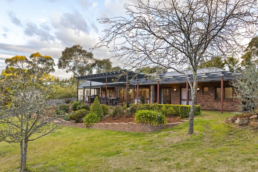 Click to view all images 38 Clare Valley Place Wamboin NSW 2620 - Image 1