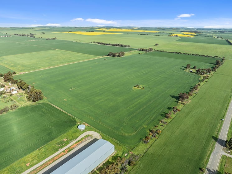Click to view all images 1 Tohls Road Booborowie SA 5417 - Image 1