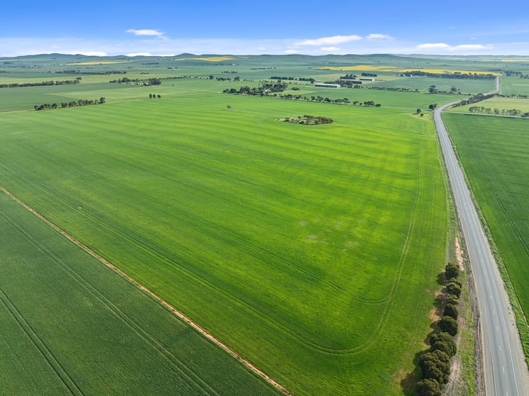 Click to view all images 1 Tohls Road Booborowie SA 5417 - Image 3