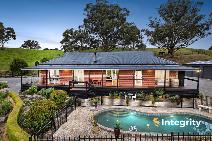 Click to view all images 111 Joyces Road Glenburn VIC 3717 - Image 3