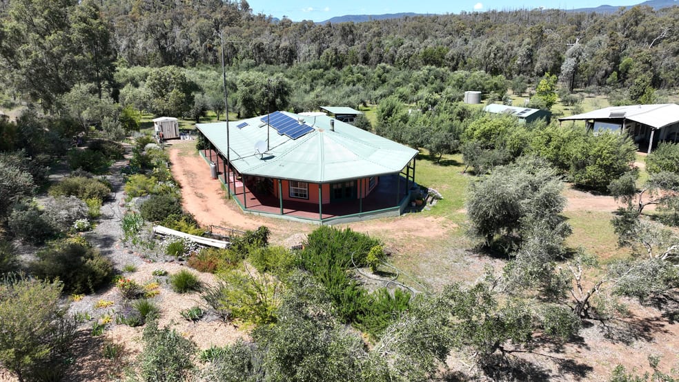 Click to view all images 20 Kurrajong Road Coonabarabran NSW 2357 - Image 2