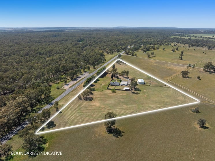 Click to view all images 10963 Sturt Highway Narrandera NSW 2700 - Image 2