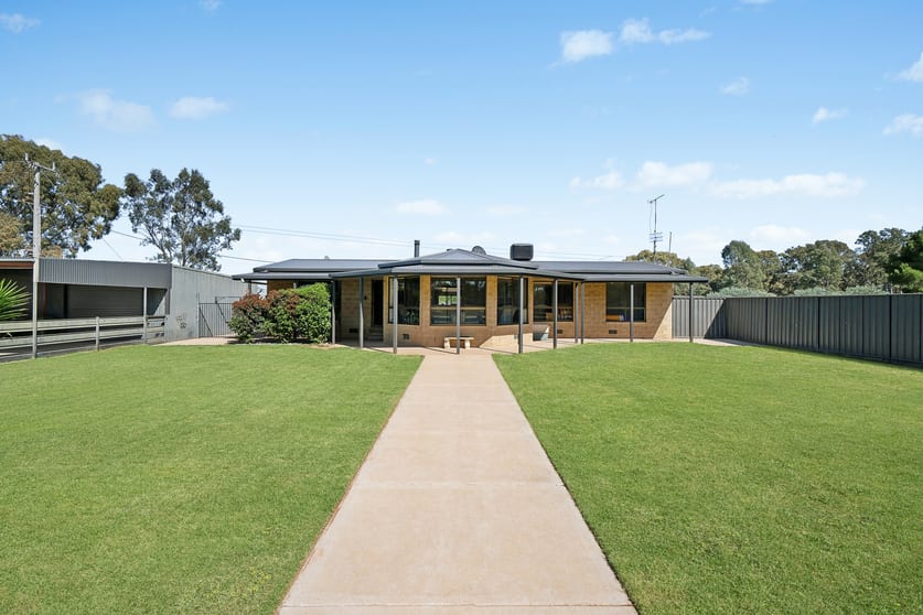 Click to view all images 10963 Sturt Highway Narrandera NSW 2700 - Image 1