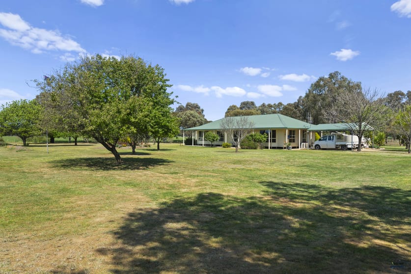 Click to view all images 32 Swamp Road Lake Rowan VIC 3727 - Image 2