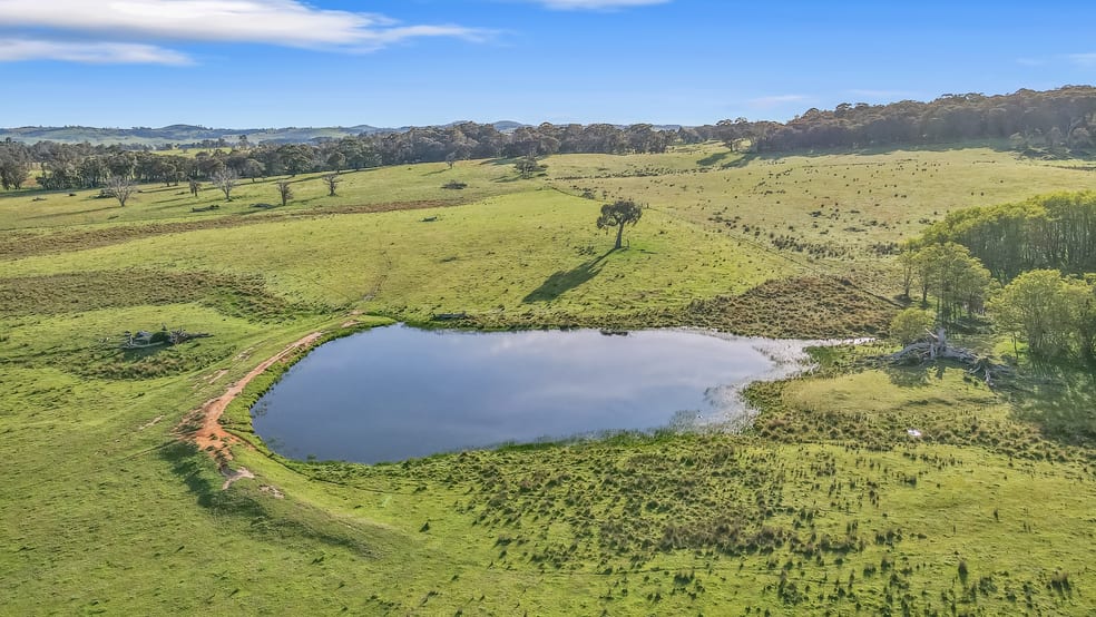 Click to view all images 1327 Old Lachlan Road Hobbys Yards NSW 2795 - Image 2