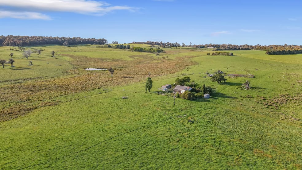 Click to view all images 1327 Old Lachlan Road Hobbys Yards NSW 2795 - Image 3