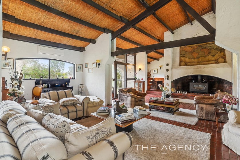 Click to view all images 107 Quenda Glade Gidgegannup WA 6083 - Image 1