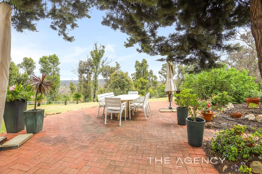 Click to view all images 107 Quenda Glade Gidgegannup WA 6083 - Image 3