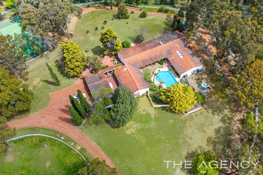 Click to view all images 107 Quenda Glade Gidgegannup WA 6083 - Image 2