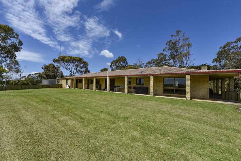 Click to view all images 280 Cafpirco Road Compton SA 5291 - Image 2