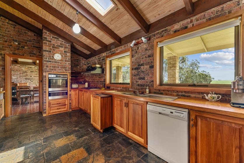 Click to view all images 280 Cafpirco Road Compton SA 5291 - Image 3