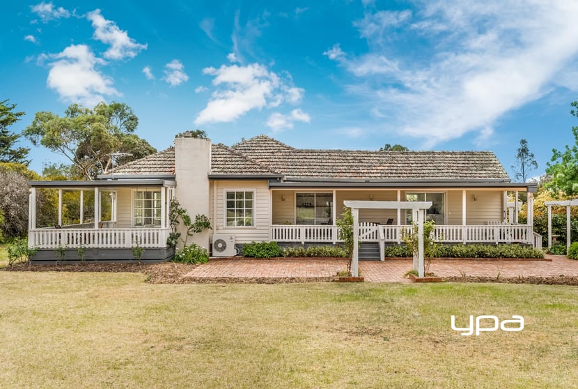 Click to view all images 20 Sullivans Road Sunbury VIC 3429 - Image 3