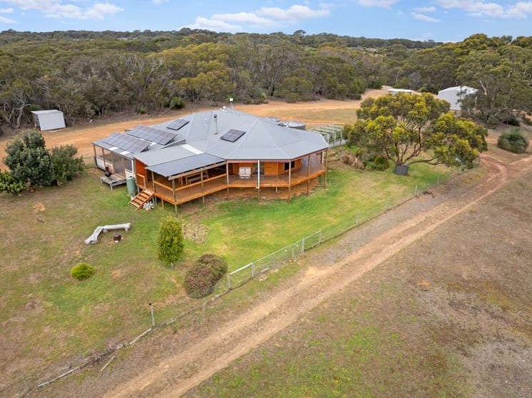Click to view all images 563a GREGORS Road Seddon SA 5223 - Image 2