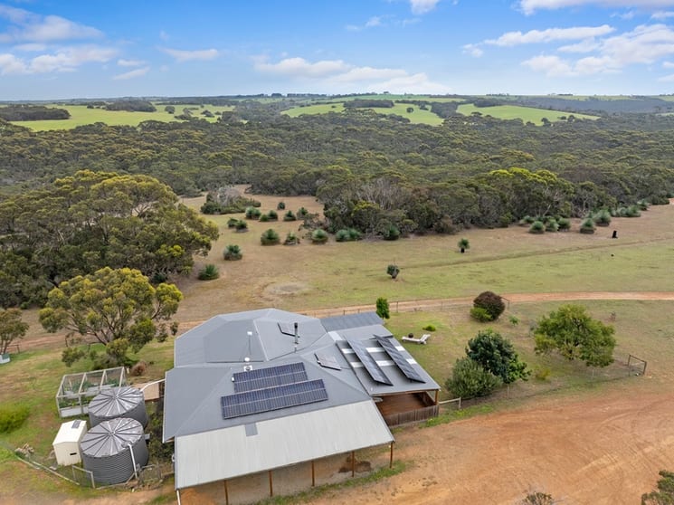 Click to view all images 563a GREGORS Road Seddon SA 5223 - Image 3