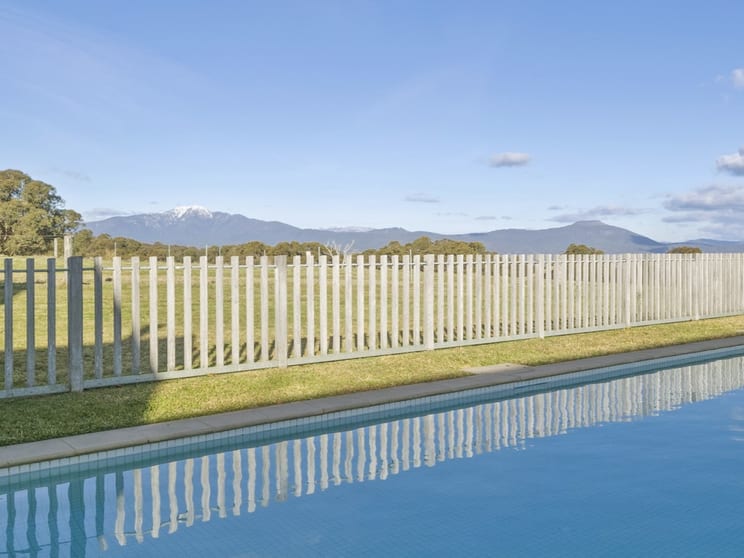 Click to view all images 630 Glenroy Road Merrijig VIC 3723 - Image 1