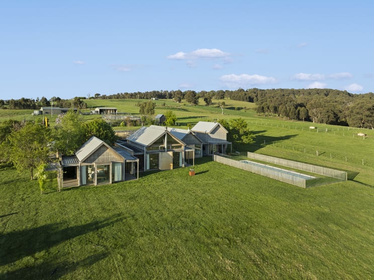 Click to view all images 630 Glenroy Road Merrijig VIC 3723 - Image 2
