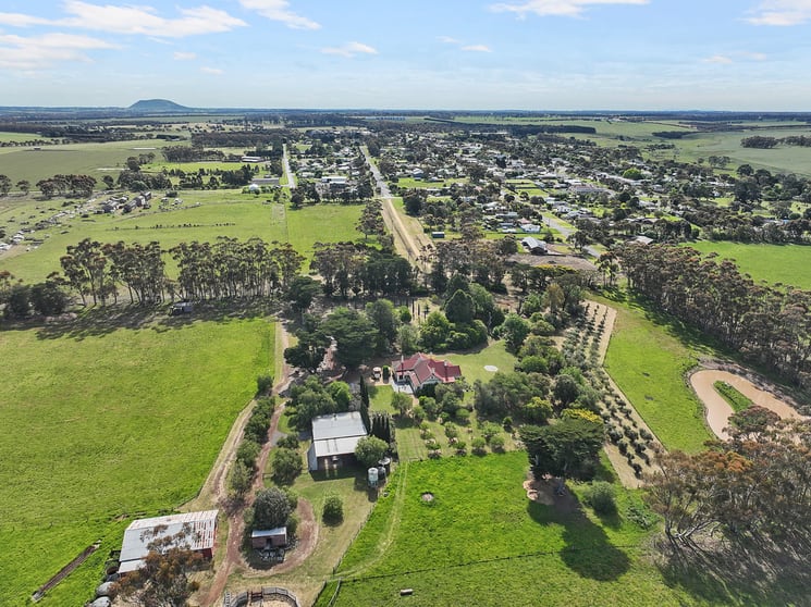 Click to view all images 1 Oman Street Lismore VIC 3324 - Image 3