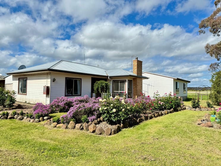 Click to view all images 397 North Road Mortlake VIC 3272 - Image 1