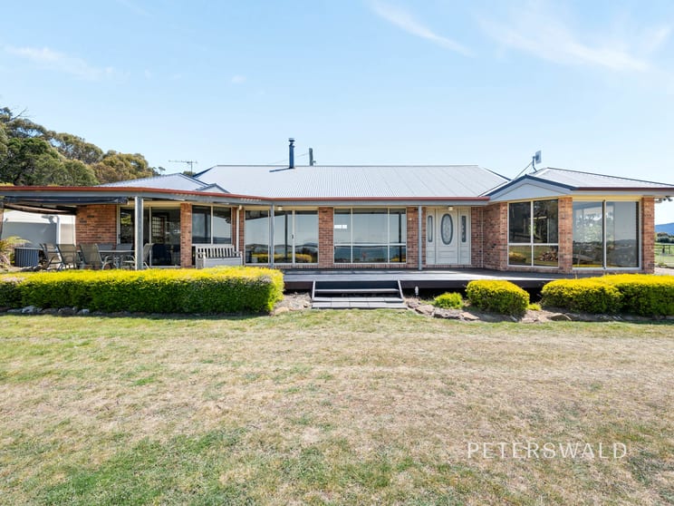 Click to view all images 434 Shark Point Road Penna TAS 7171 - Image 2