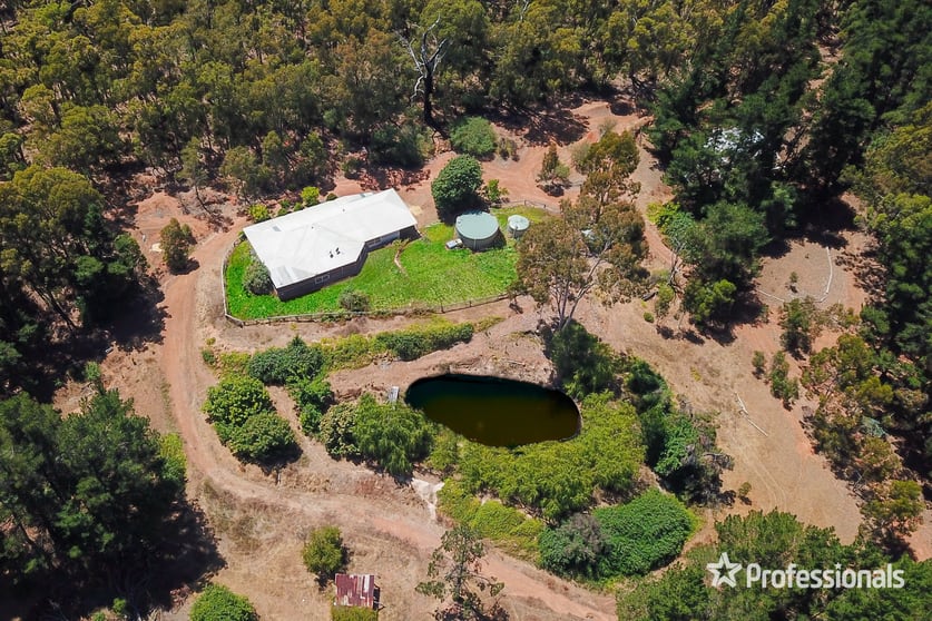 Click to view all images 2937 Pinjarra-Williams Road Dwellingup WA 6213 - Image 3
