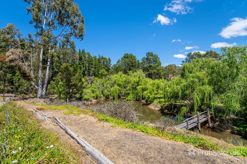 Click to view all images 2937 Pinjarra-Williams Road Dwellingup WA 6213 - Image 2