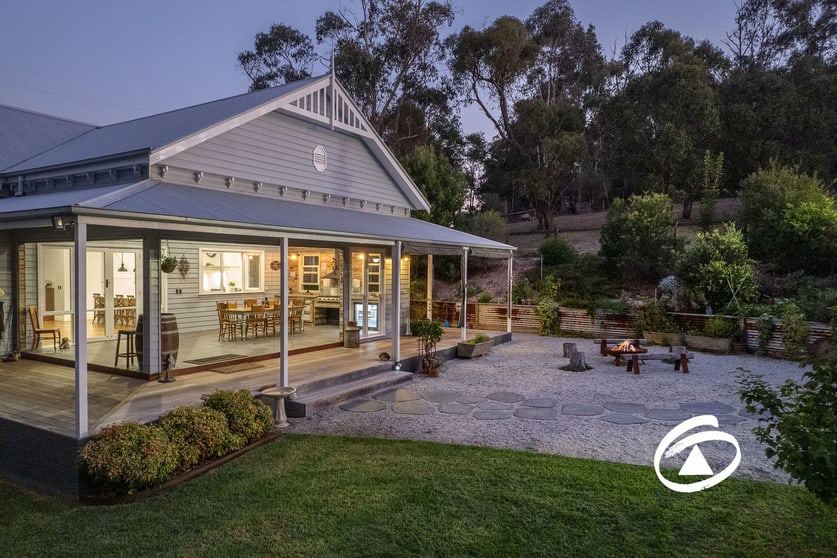 Click to view all images 945 Toomuc Valley Road Pakenham Upper VIC 3810 - Image 2