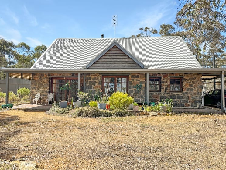 Click to view all images 32 Alma-Bowenvale Road, Alma VIC 3465 - Image 1