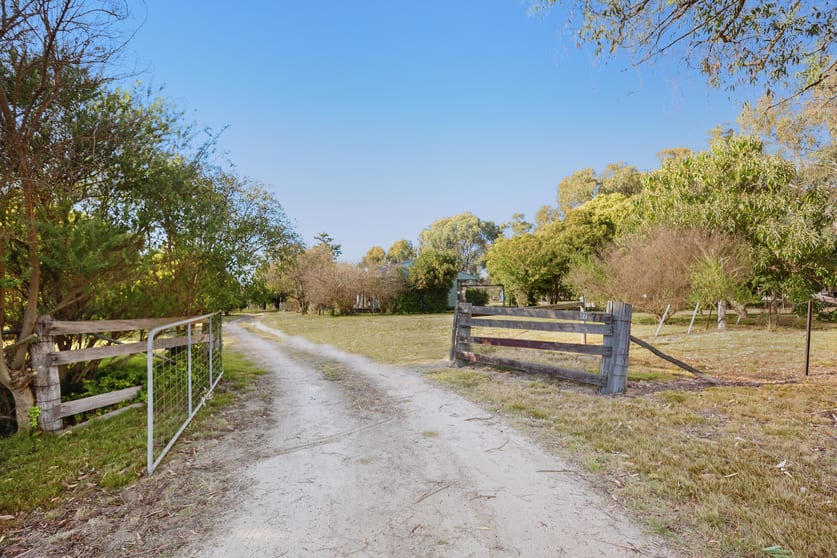 Click to view all images 77 Hayes Rd Swanpool VIC 3673 - Image 3