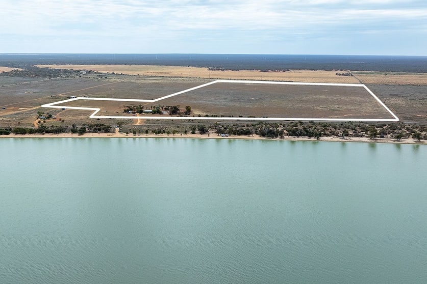 Click to view all images 858 Queen Elizabeth Drive Barmera SA 5345 - Image 2