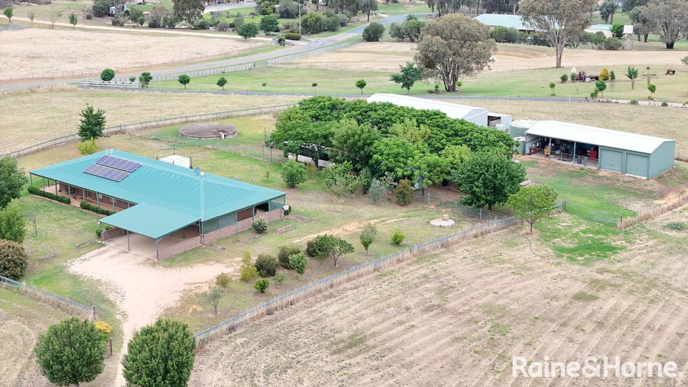 Click to view all images 150 Donges Road Young NSW 2594 - Image 3