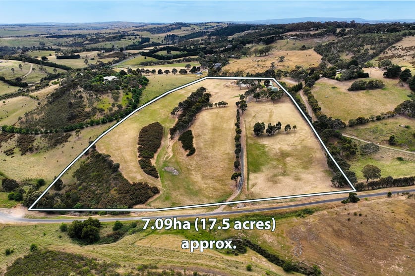 Click to view all images 820 Mount Ridley Road Mickleham VIC 3064 - Image 1