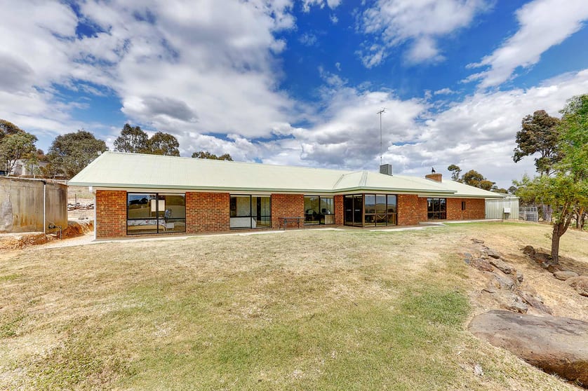 Click to view all images 820 Mount Ridley Road Mickleham VIC 3064 - Image 3